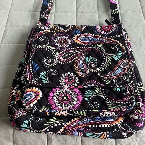 NWT Vera Bradley Mailbag Crossbody Purse Bandana Swirl Retired Design - Picture 4 of 9